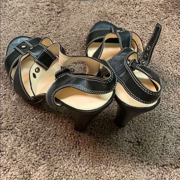 Shoes - Picture 4 of 5